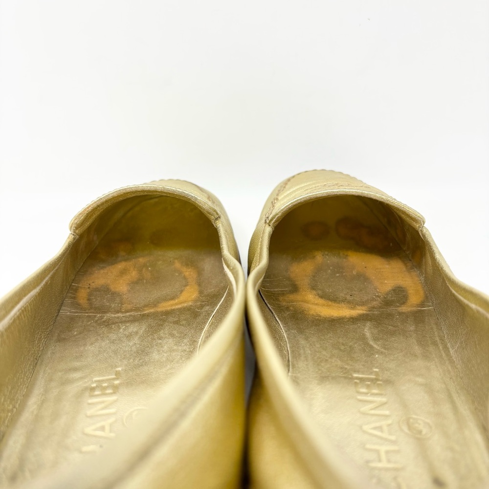 Chanel Vintage CC Golden Leather Loafers Gold Logo Flats EU 37 - Picture 14 of 16